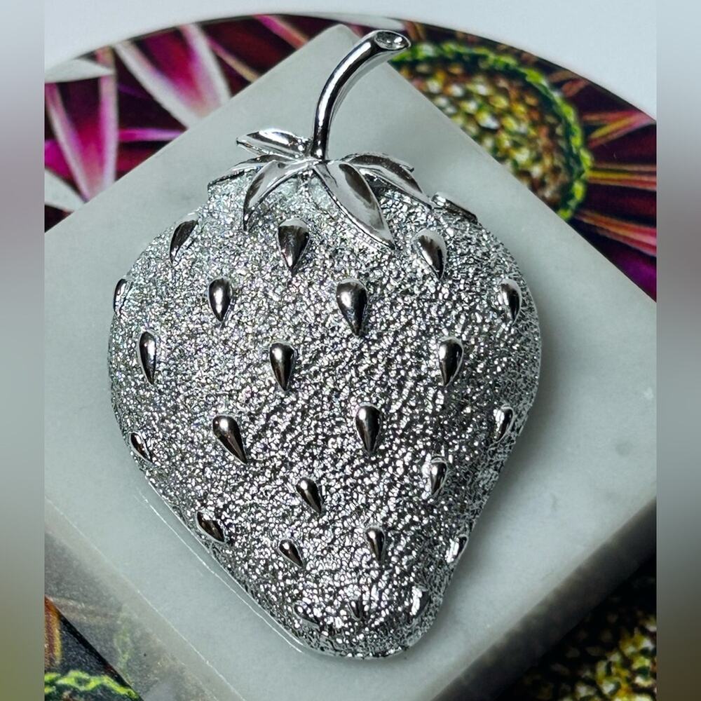 Sarah Cov Strawberry Ice brooch pin Silver tone Vintage #E419 like new!!